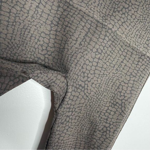 Spanx Leggings Look At Me Now Seamless Brown Black Animal Print Snake Croc - Picture 5 of 8